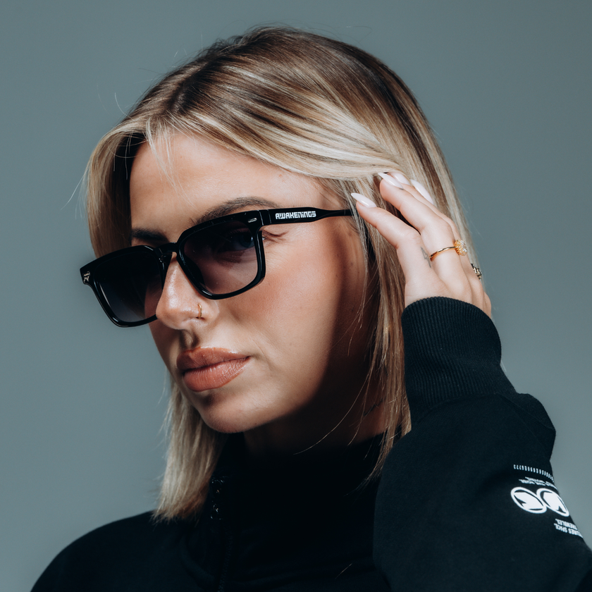 053. Sunglasses Classic black