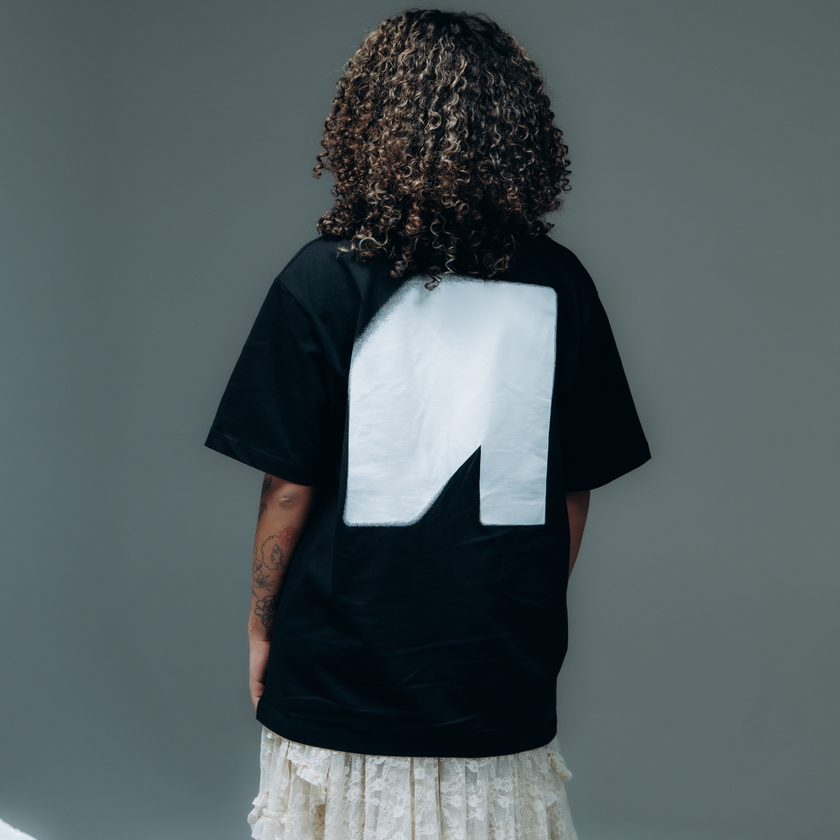 003. T-shirt Blurred A black oversized fit
