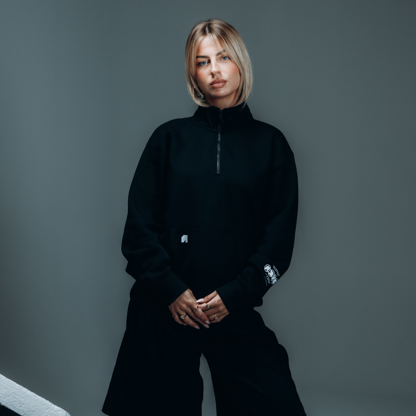023. Half Zip Black oversized fit