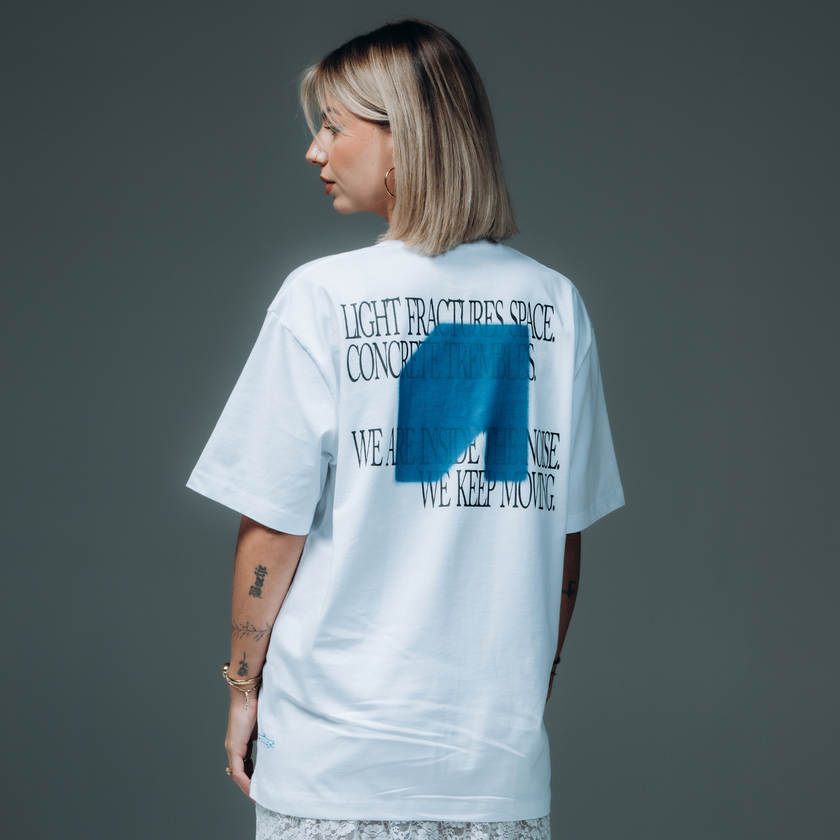 006. T-shirt Blue A white oversized fit