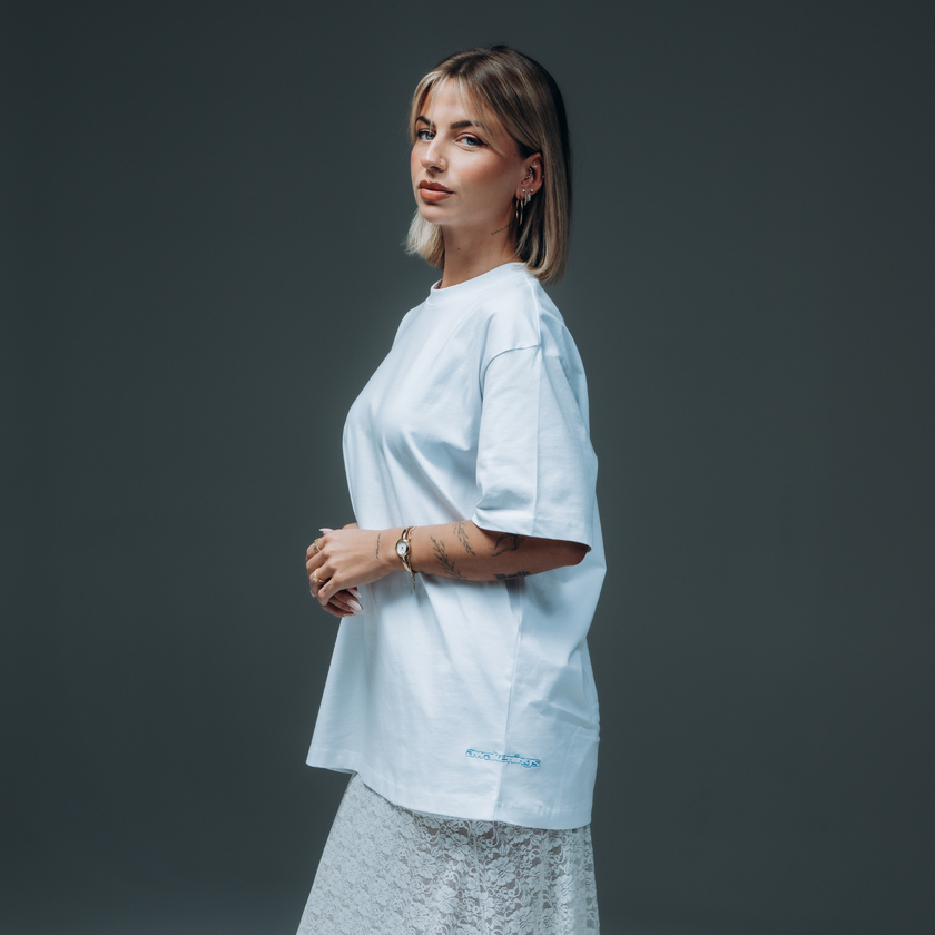 006. T-shirt Blue A white oversized fit